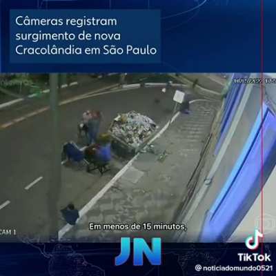 Ele s&oacute; tinha uma mesa, uma cadeira e um Sonho