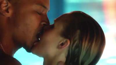 Kristen Bell in 'House of Lies'