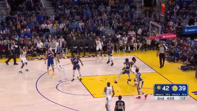 [Highlight] Klay Thompson hits three straight threes from the same spot to cap an 18-2 run