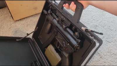 Briefcase MP5K in action