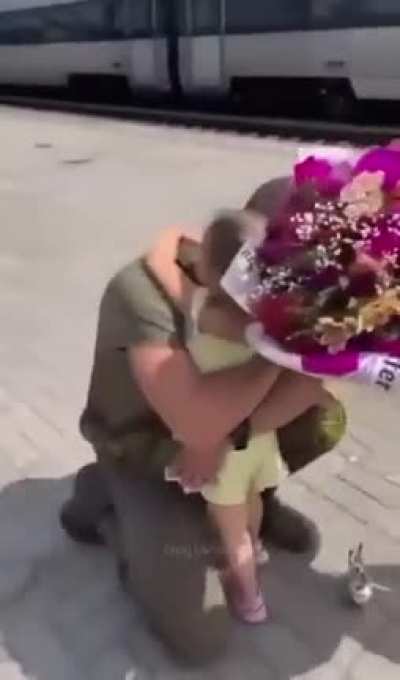 A little Ukrainian daughter greets her father from the war