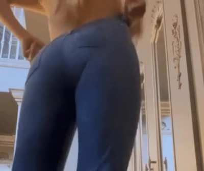 Amanda cerny and her fat soft ass cheeks