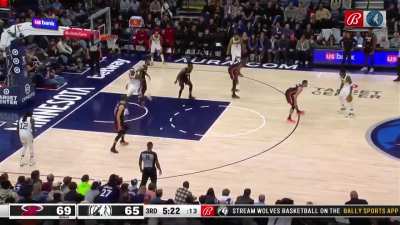 [Highlight] Anthony Edwards doing it all. First&hellip;a crazy block on Max Strus, then hits the step-back 3 in his face on the other end!