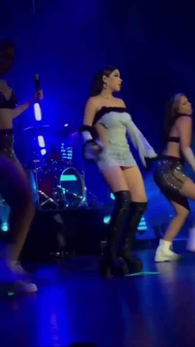 Aqu&iacute; les dejo una recopilaci&oacute;n de videos que le tome a Kenia en su evento (Su culo se ve delicioso)