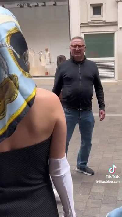 Ladies and gents, it&acirc;s time for yet another rendition of &Acirc;&laquo;I&acirc;m rich you&acirc;re poor, now LOOK AT ME&Acirc;&raquo;