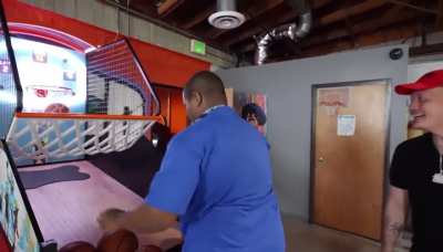 Crip Mac playing basketball is the funniest shit ever &eth;&eth; TINY HARD HEAD F.I.P