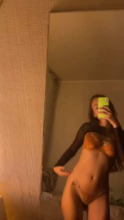Really like taking pictures, especially selfies! and if they look sexy, it's doubly better!殺??Hey, I'm Dina 殺