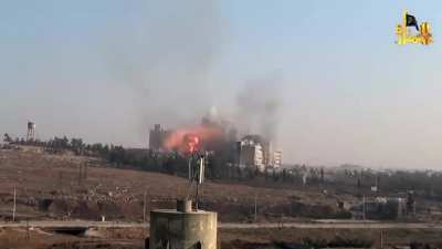 VBIED used to break the Syrian Army defense of al-Kindi Hospital in Aleppo - Al-Nusra - December 2013