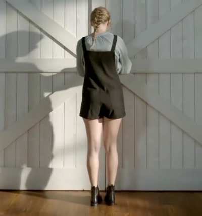Taylors smooth legs