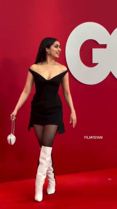 Shraddha stunning 