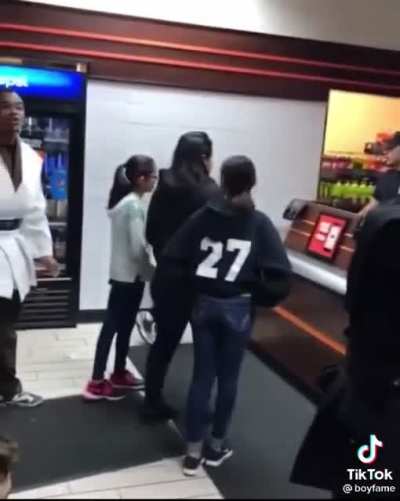 Fast food works don&rsquo;t get paid enough