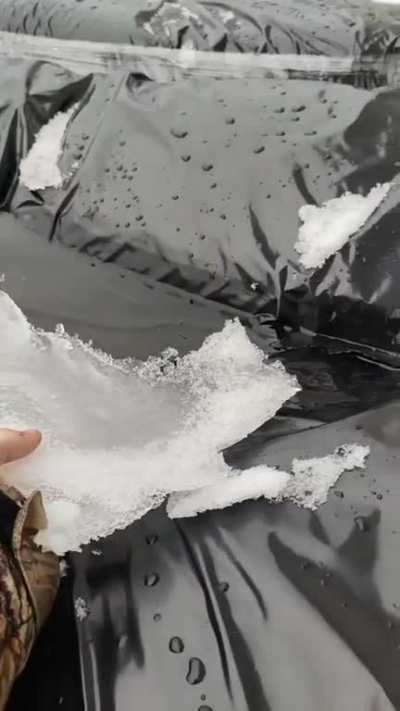 Ice breaking is so satisfying
