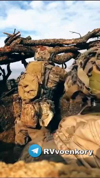 Ru pov: Footage of a Ukrainian soldier geting shot in the helmet as he prepares to fire his machine gun