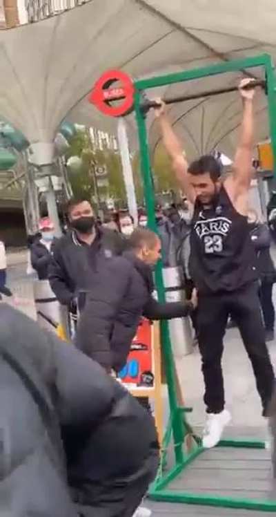 Street hustler will do anything to not lose &pound; 100