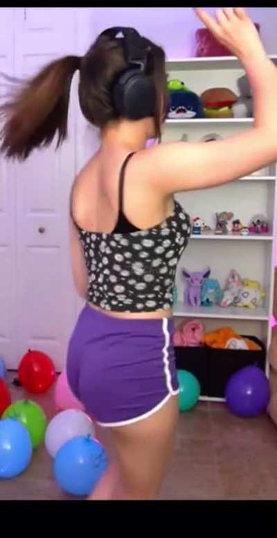 Les gusta como rebota mi culito? 🤤