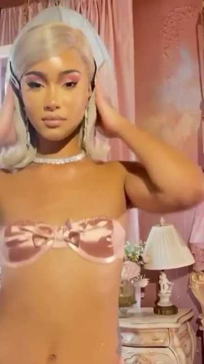😲 👸