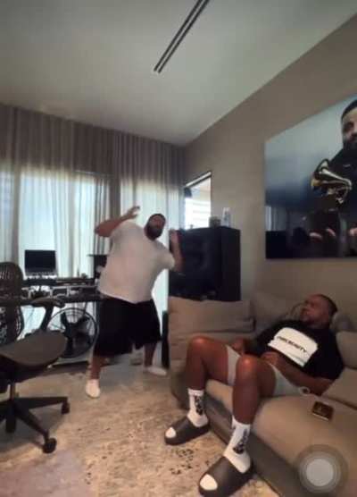 Timbaland be like &ldquo;Wtf is wrong with this dude&rdquo;.