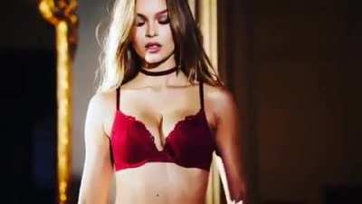 Josephine Skriver