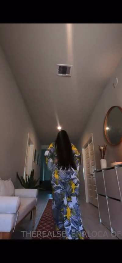 🚶🏽&zwj;♀️💨💨