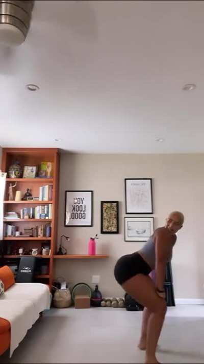 Throwing that ass
