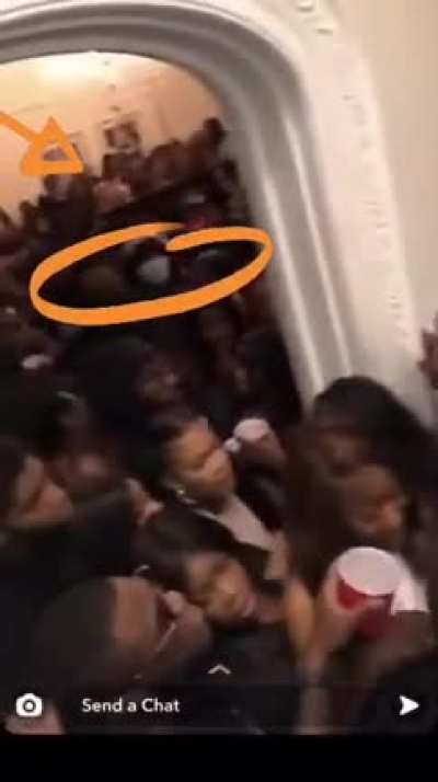 &ldquo;Don&rsquo;t worry about it bruh&rdquo;, only 1 mask in sight....