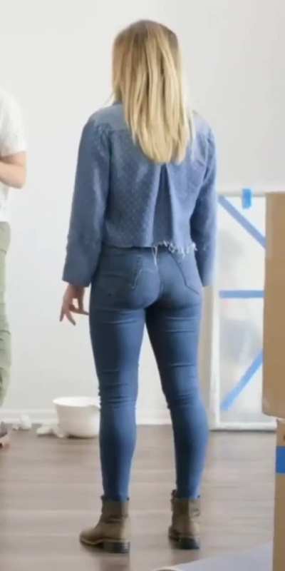 Jennette McCurdy really knows how to fill out a pair of jeans...