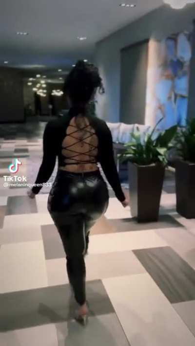 🧟&zwj;♂️🍑