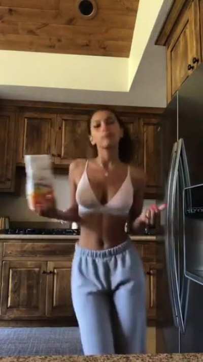 Damn she&rsquo;s fine !