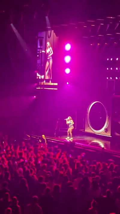 Persuasive and Alter Ego live in Toronto last night. Our queen sings as good as she raps 🐊