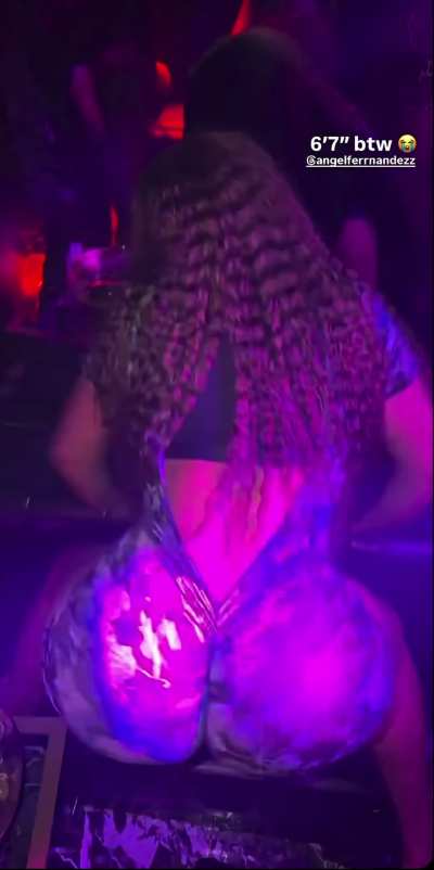 Fat ass twerking