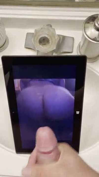 Once again cumming on my little cum dumpster she loves daddy&rsquo;s cum😈😩