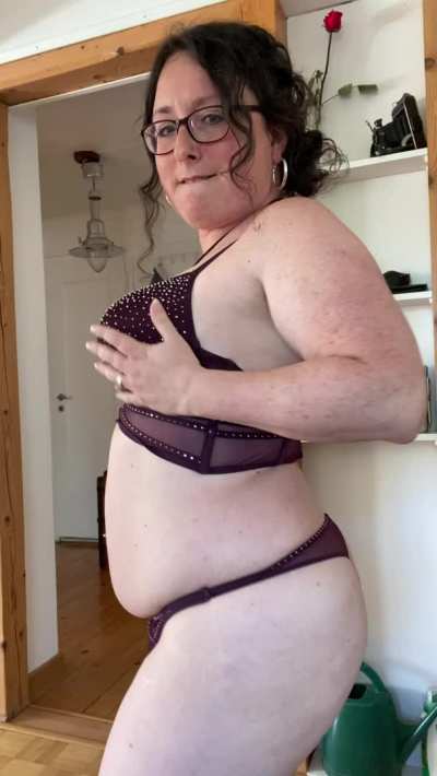 I&rsquo;m curious to know if you would masturbate to my nudes if I ever sent you some?