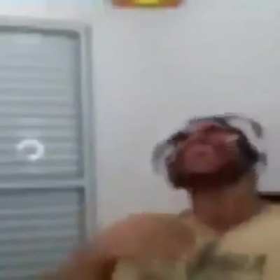 Eu: erro o meu tiro no warzone. Meu inimigo: