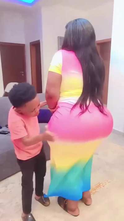 Curvy Aunty