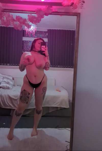Come and use my goth body!