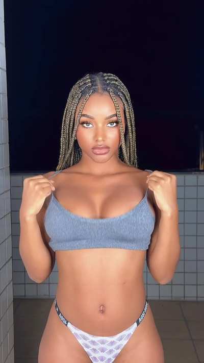 This ebony face was made to be cummed on&hellip; who&rsquo;s volunteering first?