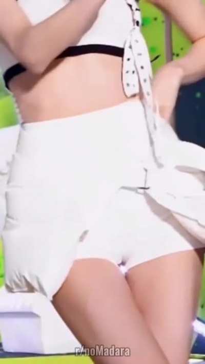Itzy - Yuna's cameltoe