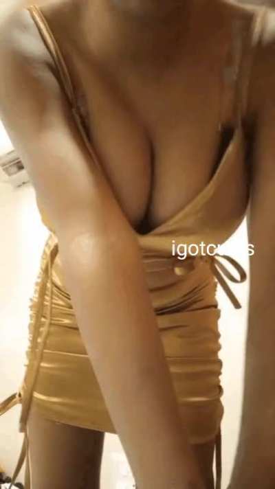 Golden Girl in Golden Dress [F]