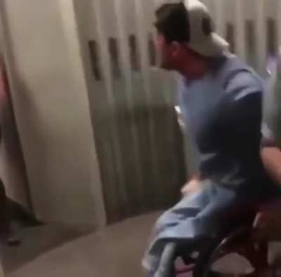Man with no legs prank flight attendants