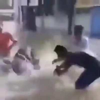 Um posto feliz de uma fam&iacute;lia feliz