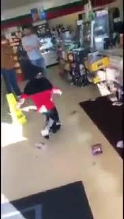 Midget Robs Store (Awesome police takedown at end)