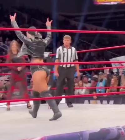 FanCam - Toni Storm