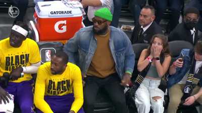 [Highlight] Kids react to LeBron sitting next to them on the courtside