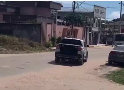 O carro da cobran&ccedil;a est&aacute; passando na sua rua, &eacute; o carro da cobran&ccedil;a 