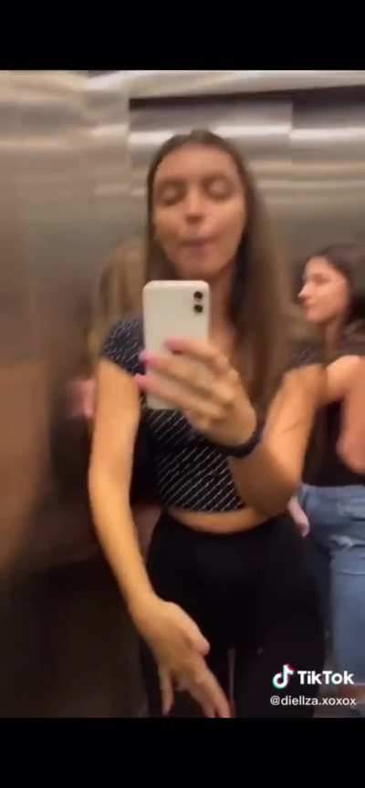 Diellzaxoxox 