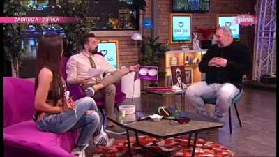 "Mika dira silikonske grudi" leta gospodnjeg 2021.
