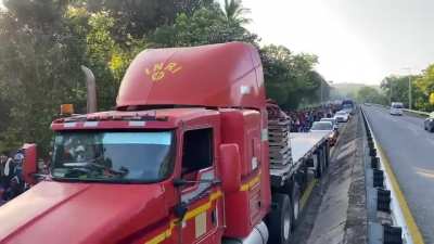 20 miles North of Tapachula. This is the largest most organized Caravan we have seen come out S Mexico this year that began with a QR code sign up on Oct 15th&hellip; mostly Central Americans, South Americans and Haitians. #BorderCrisis