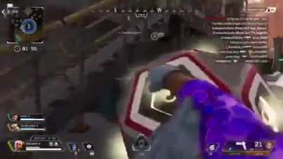 My friend decided to troll me as Loba using her ult while looting