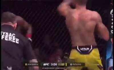 Notice how DC barely reacts to izzy getting tko&rsquo;d while getting crazy for every leg kick he threw???