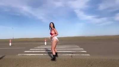 Ssunbiki | booty in shorts